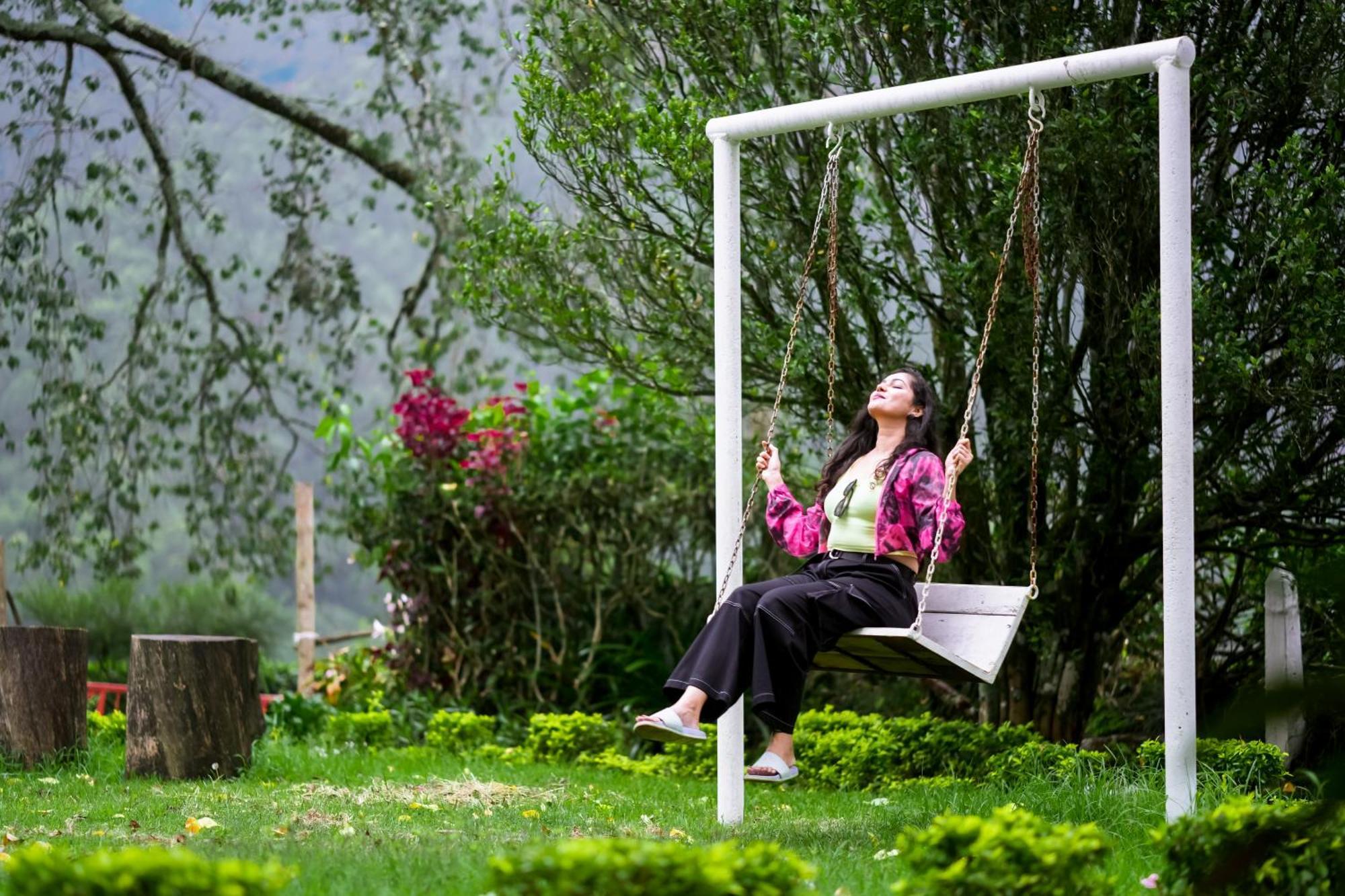 Arivikad Tea Bungalow Munnar By Voye Homes Suryanelli Bagian luar foto